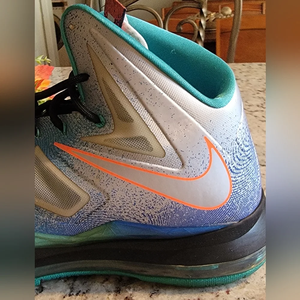 Nike LeBron 10 Pure Platinum Sz 9.5 Fingerprint Hyperfuse Multi Color 541100008